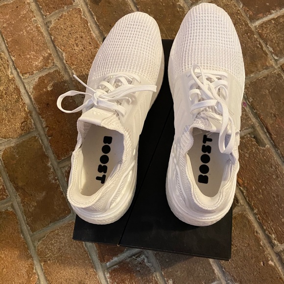 Adidas Ultraboost 19 - Picture 3 of 4